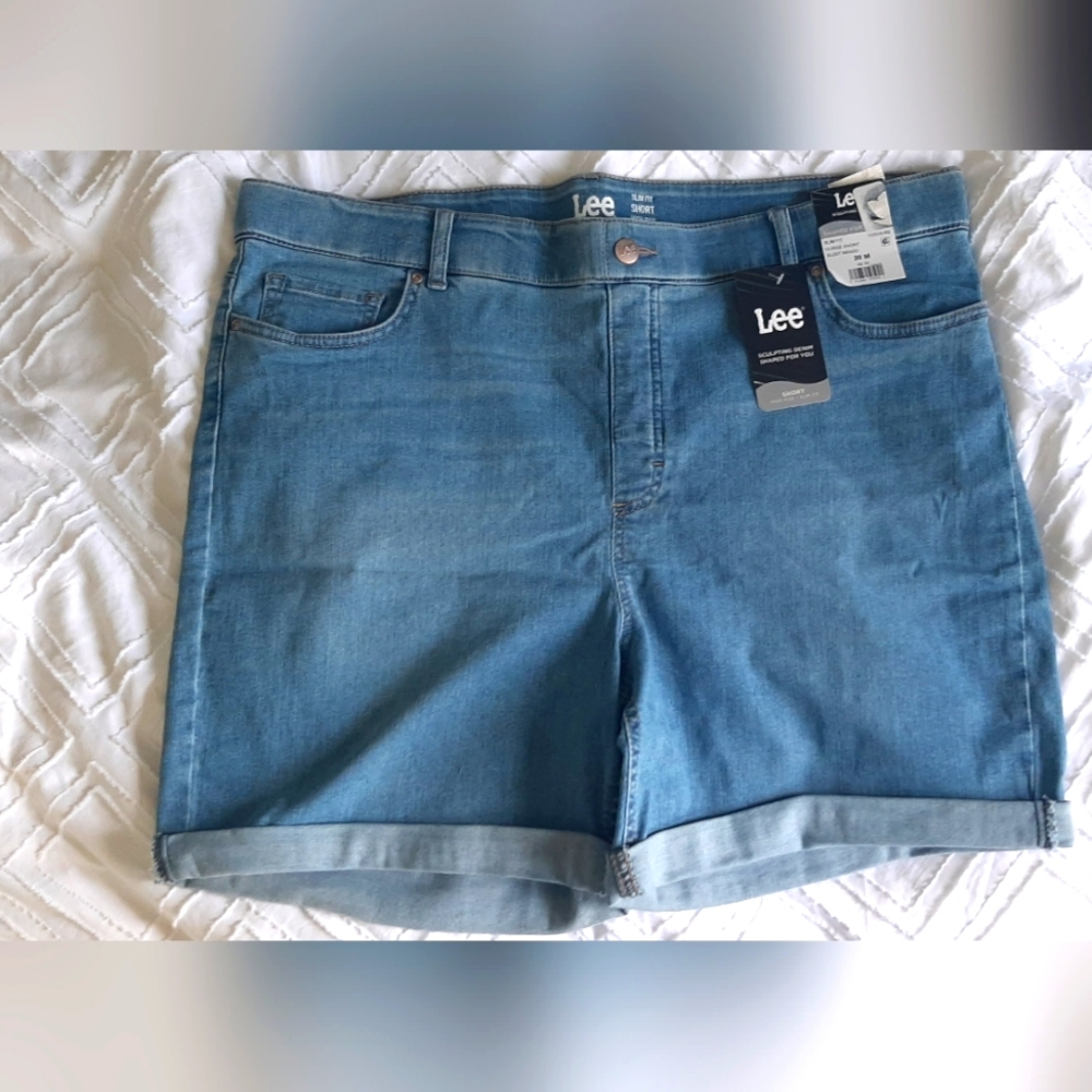Lee shorts size 20M